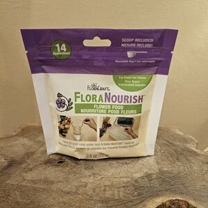 Michaels FloraNourish Flower Food - Purple and Cream